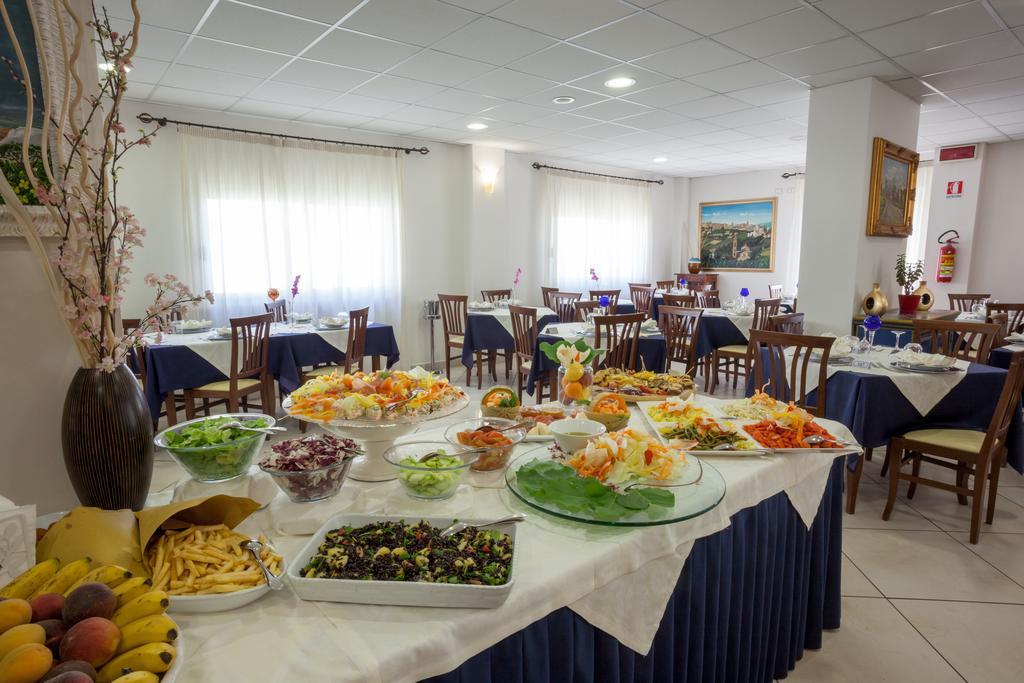 Hotel Caggiari Сенігаллія Екстер'єр фото