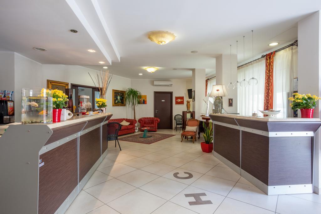 Hotel Caggiari Сенігаллія Екстер'єр фото