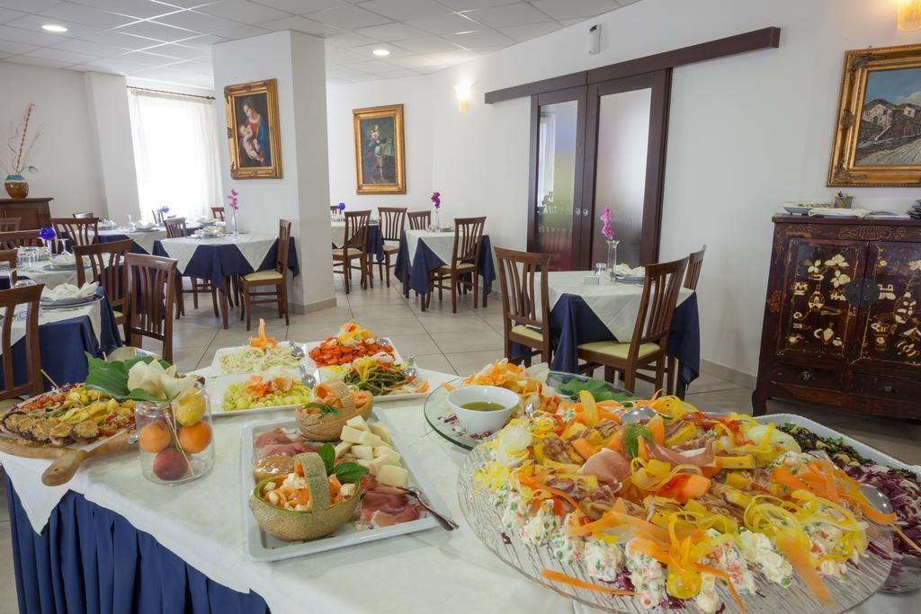 Hotel Caggiari Сенігаллія Екстер'єр фото