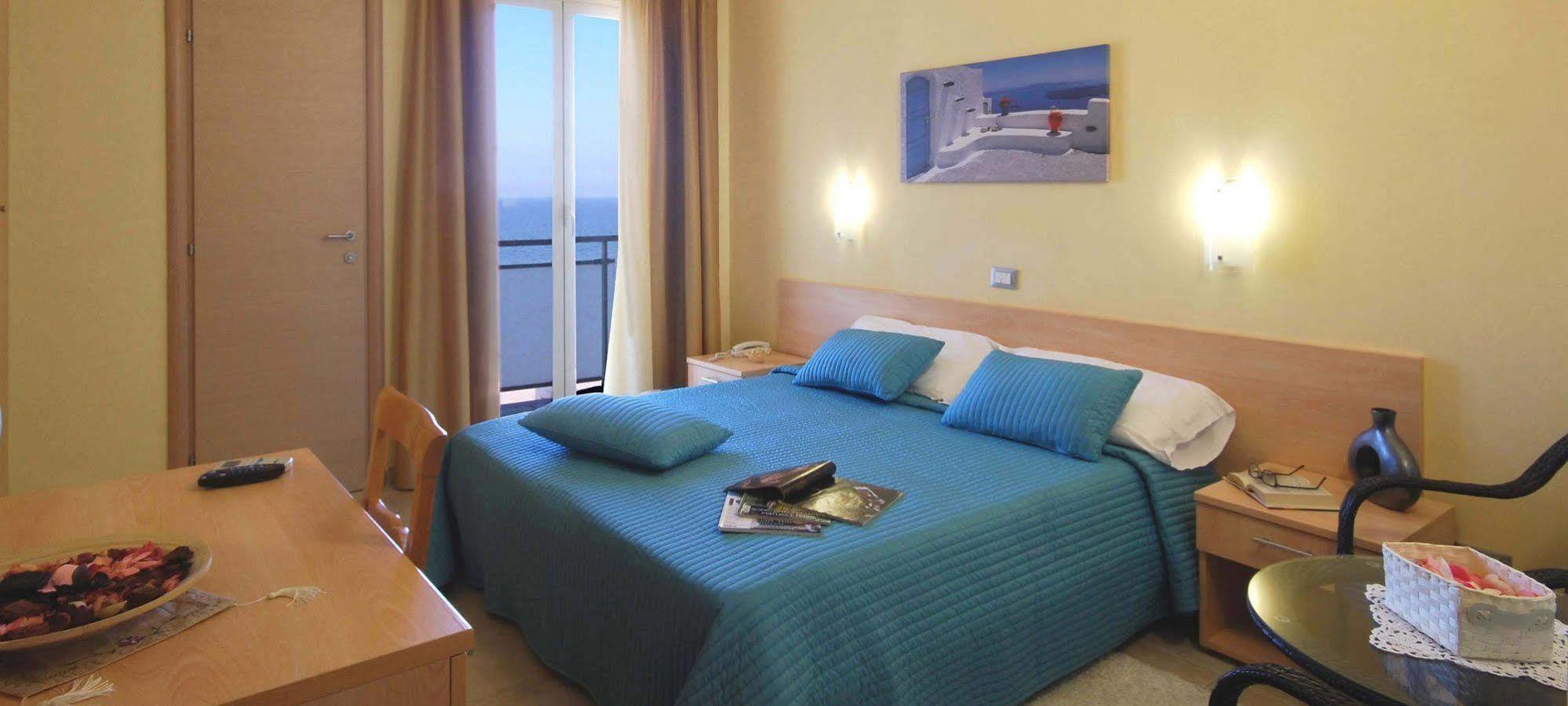 Hotel Caggiari Сенігаллія Екстер'єр фото