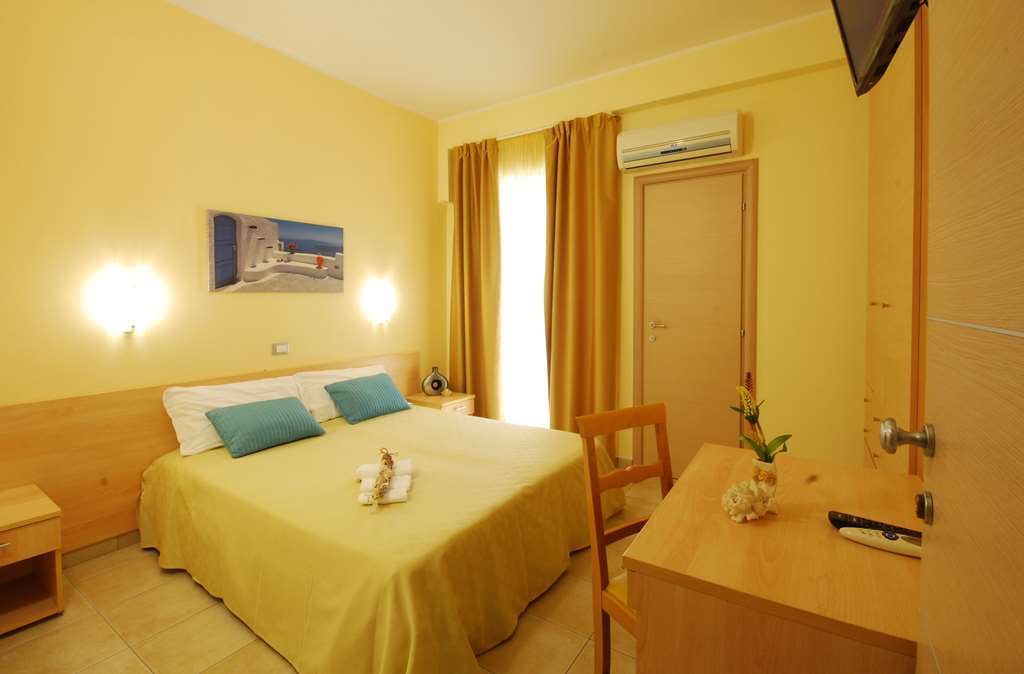 Hotel Caggiari Сенігаллія Номер фото