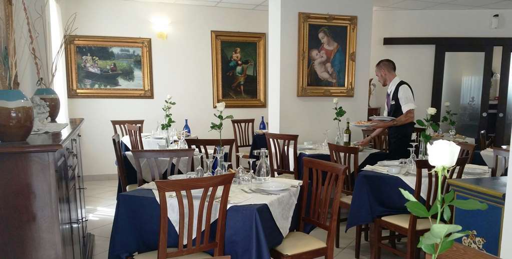 Hotel Caggiari Сенігаллія Ресторан фото
